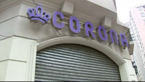 Largas filas y molestia por cambio de ofertas en Corona a días de su cierre definitivo