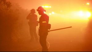 Asesinan a dos bomberos en EE.UU.: Hombre habría iniciado incendio intencionalmente para atacarlos