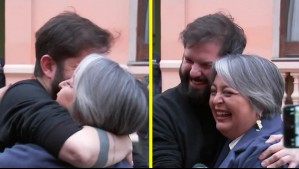 Con abrazo incluido: Jeannette Jara visita casa del Presidente Boric tras su triunfo en las Primarias