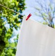 ¿Tu ropa no se seca por la humedad o el frío? Revisa estos 5 trucos para secar ropa rápido sin secadora, usando calor, toallas, secador de pelo y hasta el congelador.