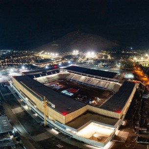 Claro Arena enciende sus luces con energía 100% renovable y se prepara para su inauguración en septiembre