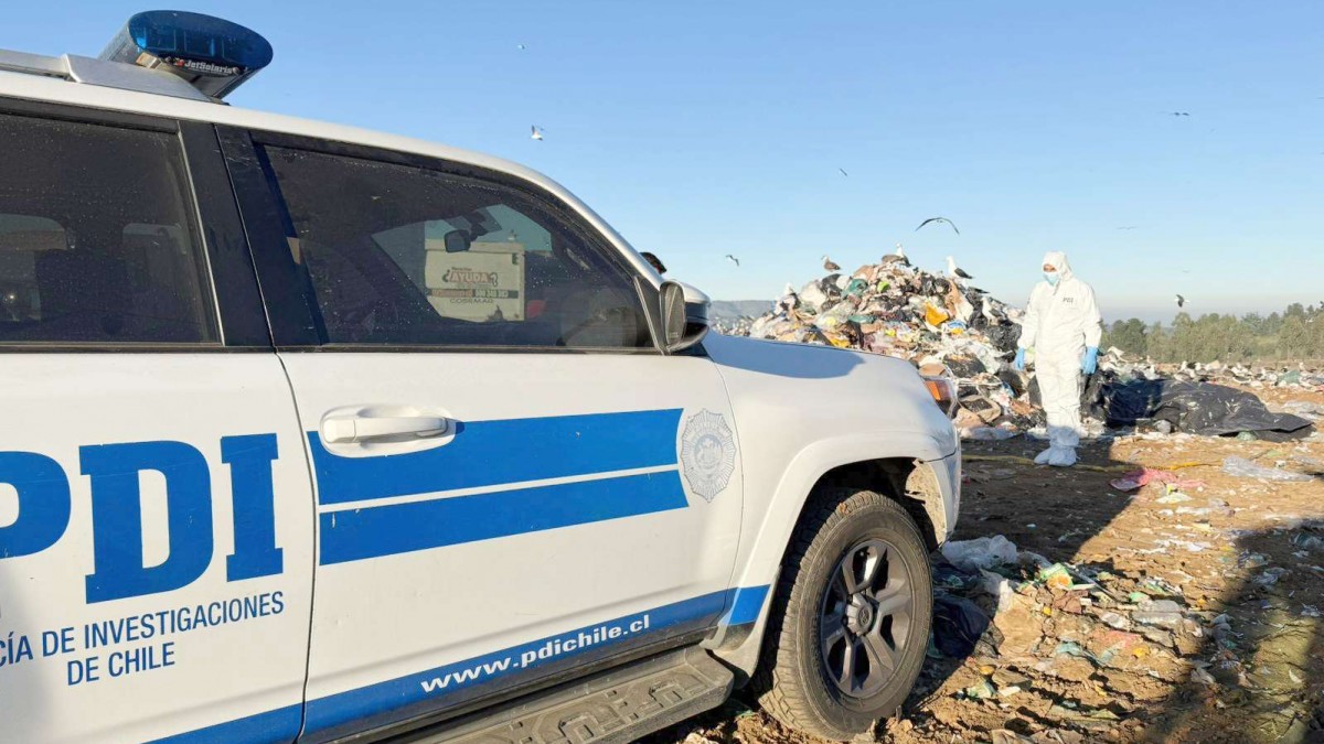 Encuentran cuerpo de hombre durante descarga de basura en vertedero Los Molles de Valparaíso