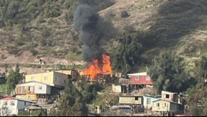 Incendio consume vivienda en ladera norponiente del Cerro San Cristóbal