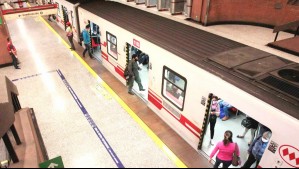 Metro de Santiago restablece servicio en Línea 1 tras presentar retraso en su frecuencia habitual