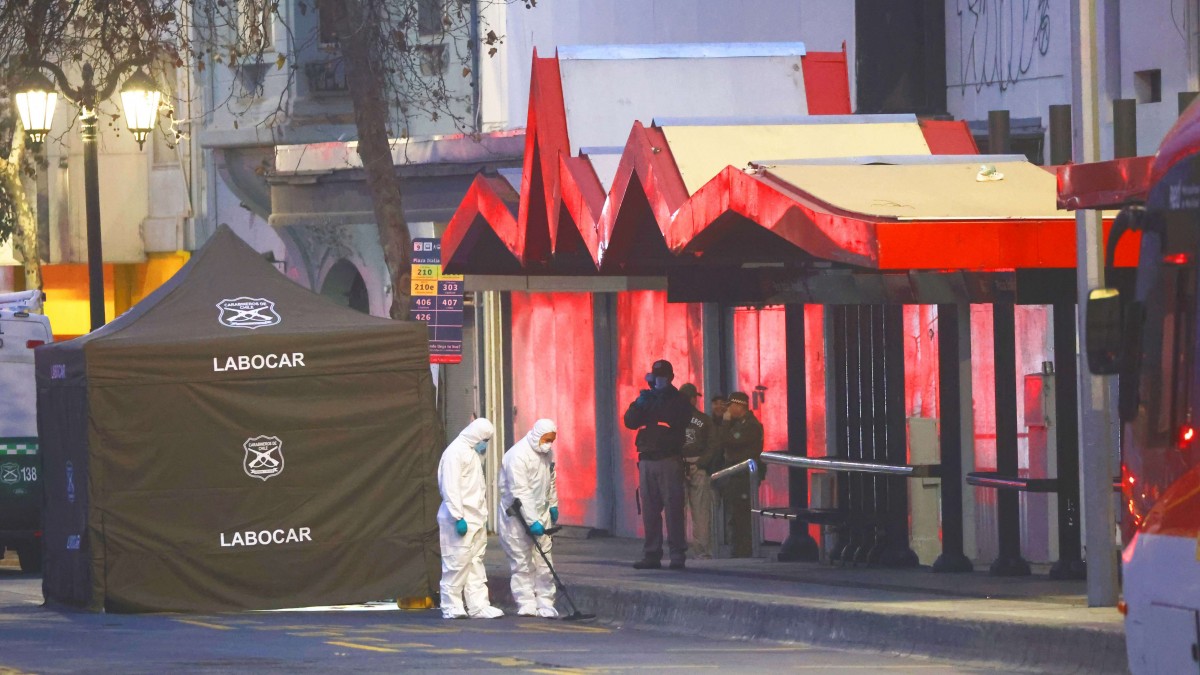 'No se dejó tocar y le sacaron una pistola': Habla familia de joven apuñalado por 'jauría' en Plaza Baquedano