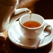 Consumir té a diario puede aportar múltiples beneficios al organismo, ya que se trata de una bebida altamente saludable. A continuación, te detallamos sus principales propiedades nutricionales y efectos positivos para la salud.