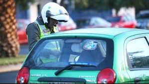 Multas superan los $100 mil: Estos son los autos que no pueden circular este jueves en 34 comunas