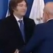 Durante la reunión de Mercosur, el presidente de Brasil, Lula da Silva, y el de Argentina, Javier Milei, protagonizaron un tenso saludo protocolar que quedó registrado por la prensa.