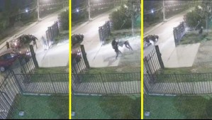 Violento portonazo en Conchalí: Víctima fue atacada mientras abría el portón de su condominio y le robaron hasta la chaqueta