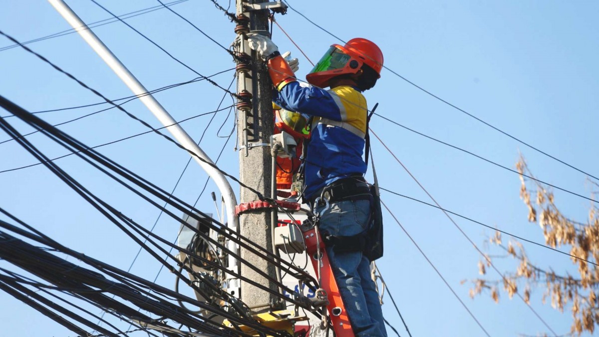 En 6 comunas de la Región Metropolitana: Cortes de luz se extenderían hasta por 8 horas este viernes