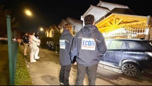 Asesinan a disparos a niña de 13 años y a su padrastro en Maipú: Fueron atacados cuando llegaban a su casa