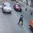 En la tarde miércoles, un funcionario de Carabineros fue atropellado en pleno centro de Santiago, en medio de una persecución a un vehículo que tenía encargo por robo.