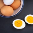 Conoce cuánto tiempo duran los huevos duros en el refrigerador. Revisa en qué momento debes refrigerarlos luego de su cocción, según la Administración de Alimentos y Medicamentos de Estados Unidos (FDA).