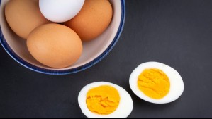 ¿Cuánto tiempo duran los huevos duros en el refrigerador?
