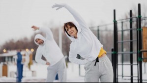 Entrenar al aire libre en invierno: Esto es lo que debes saber para evitar lesiones, según un experto