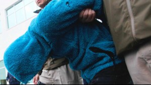 Vestidos de escolares: Cinco adolescentes son detenidos tras violento portonazo a adulto mayor en La Reina