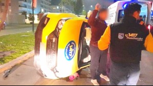 Una terminó volcada: Patrullas de seguridad de Huechuraba colisionaron cuando iban a un operativo por robo