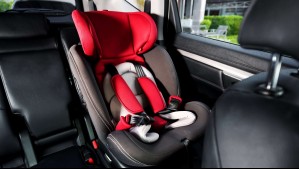 Le dijeron que podía entrar con él: Niño muere encerrado en un auto mientras su madre se sometía a procedimiento cosmético en EEUU