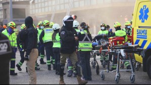 'Evolucionó de forma desfavorable': Mujer se encuentra en riesgo vital tras incendio en edificio de Santiago