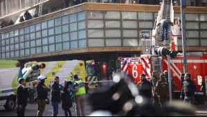 'Fue bastante complejo': Bomberos informó que logró controlar el siniestro que afectó a edificio en Santiago Centro