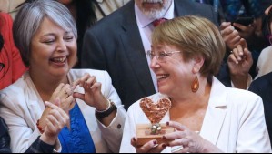 Michelle Bachelet vuelve a Chile: Entorno de Jeannette Jara espera que la exmandataria haga un 'gesto de apoyo' hacia la candidata