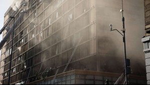 Incendio que afectó a edificio de Santiago Centro se originó en bodega ilegal: Pertenecería a empresario chino