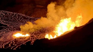 Captan momento exacto en que el volcán Kilauea entra en erupción en Hawái