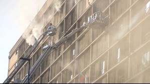 'Se fue la alegría de la casa': El duro testimonio del dueño de la única mascota fallecida en incendio de edificio en Santiago