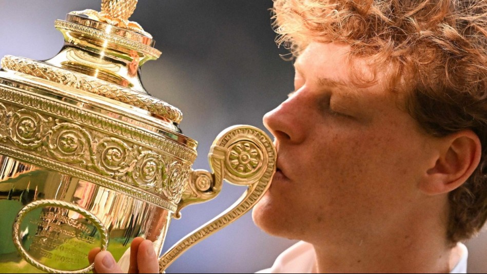 Italiano Sinner se toma la revancha sobre Alcaraz y gana su primer título en Wimbledon