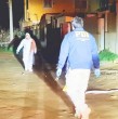 En la noche del pasado domingo, un intento de robo a una vivienda terminó con un delincuente muerto y otro en riesgo vital, en la comuna de Puchuncaví, donde un adulto mayor, les arrebató un arma de fuego a los sujetos.