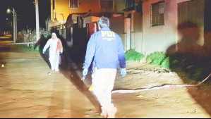 Adulto mayor le quita un arma a hombres que entraron a su casa y les dispara: Un delincuente murió y otro está en riesgo vital