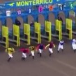 Un grupo de jinetes protagonizó una insólita carrera sin caballos durante un evento benéfico en Perú. El video se volvió viral por su creatividad y humor, recibiendo elogios en redes y medios