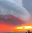 Una espectacular tormenta supercélula sorprendió a los habitantes de Dakota del Sur al atardecer. Este fenómeno meteorológico extremo, asociado a tornados y granizo.