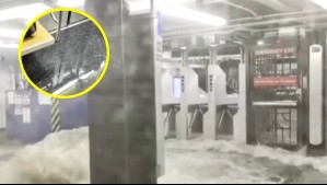 Videos muestran caos por las inundaciones en el Metro de Nueva York
