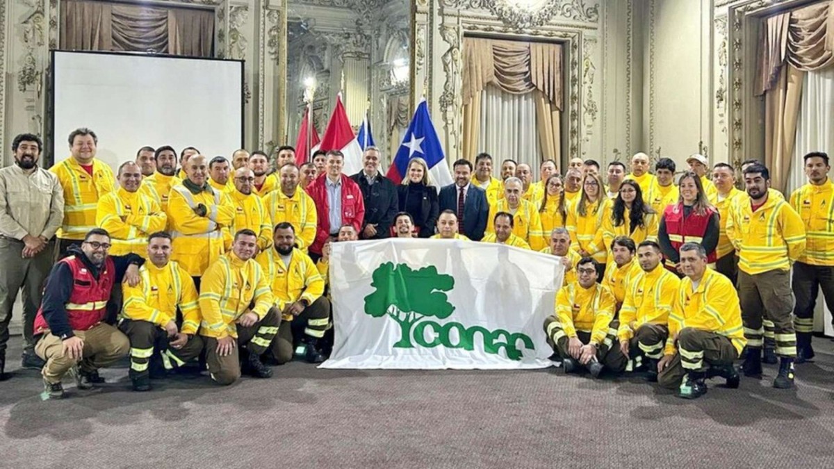 Conaf envía 62 brigadistas a Canadá para combatir incendios forestales que han consumido más de 5,5 millones de hectáreas