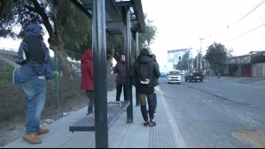 Paradero de micro fue construido al revés en Renca: Está mirando hacia una reja