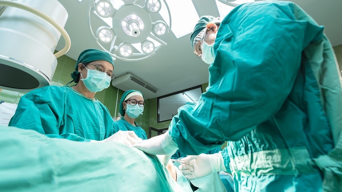 Minsal anuncia medidas en medio de investigación por muertes de niños tras cirugías bajo anestesia general