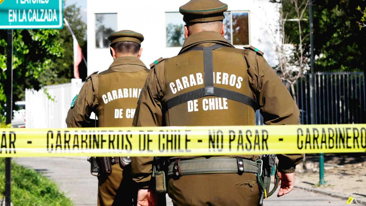 Hallan cuerpo de un hombre en plena vía pública de Recoleta: Víctima tenía un disparo en la cabeza