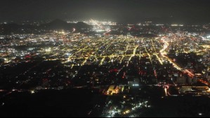 ¿Dónde y a qué hora?: Cortes de luz afectarán a sectores de siete comunas este viernes en la RM