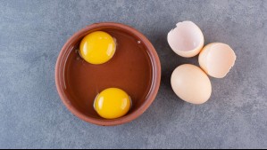 ¿Qué significa el color de la yema del huevo? Esto revela si es amarilla o naranja