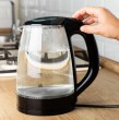 Descubre cómo limpiar tu hervidor de forma fácil y económica con sólo dos ingredientes. Evita el sarro, mejora el sabor del agua y extiende la vida útil del electrodoméstico.