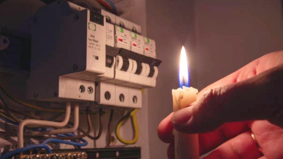 Por hasta 8 horas: 10 comunas se verán afectadas por cortes de luz este lunes en la Región Metropolitana