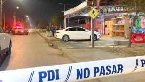 Hombre muere baleado y otro queda herido a las afueras de lavado de autos en Lo Espejo