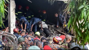 Avión militar se estrella en escuela de Bangladesh y deja al menos 20 personas muertas y más de 100 heridos