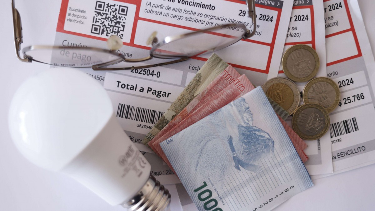 Clientes pagan compensaciones por cortes de luz a 21 empresas eléctricas Clientes pagan compensaciones por cortes de luz a 21 empresas eléctricas