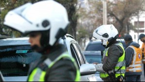 Revisa tu patente y evita multas: Estos son los autos que no pueden circular este miércoles en 34 comunas