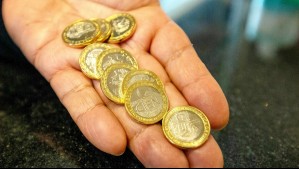 A revisar los vueltos: Experta del Banco Central explica cómo conseguir la nueva moneda de $100