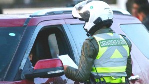 Multas superan los $100 mil: Estos son los autos que no pueden circular este jueves en 34 comunas