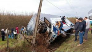 Al menos un fallecido deja volcamiento de bus de pasajeros en la Ruta 5 Sur en Ñiquén