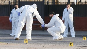 Dos hermanos de 17 y 23 años son detenidos por asesinato de mujer en la puerta de su casa en Frutillar